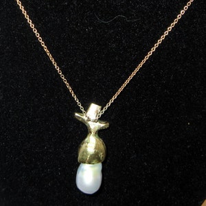 Acorn gold and pearl necklace image 1