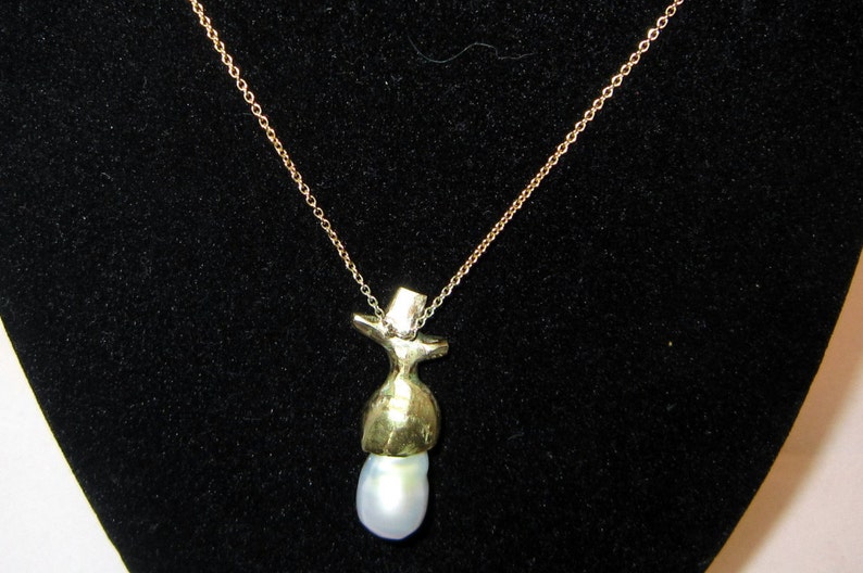 Acorn gold and pearl necklace image 1
