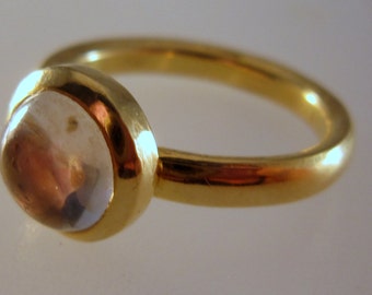 18ct gold ring with moonstone