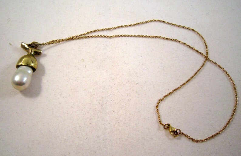 Acorn gold and pearl necklace image 3