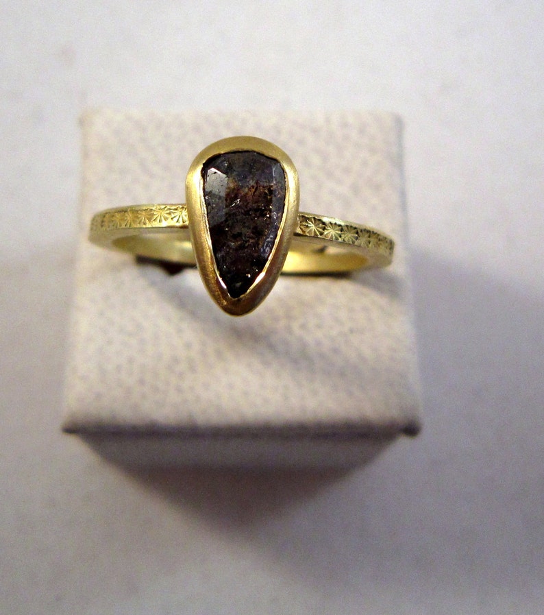 Grey pear shaped diamond 18ct gold ring image 1