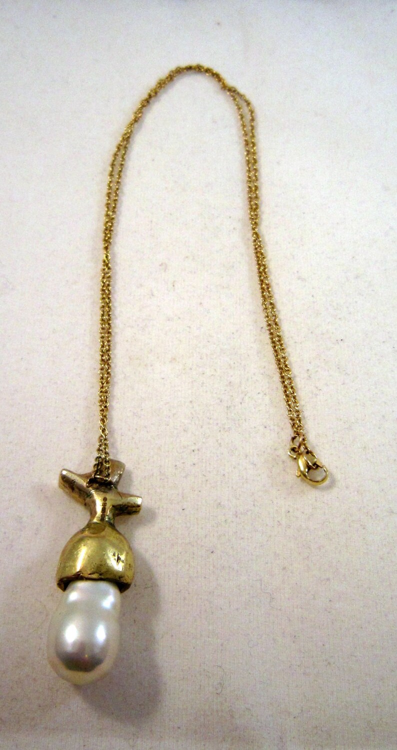 Acorn gold and pearl necklace image 2