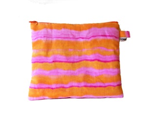 pochette zippée orange et rose tissu peint main , trousse plate matelassée ,rangement de sac , cadeau pour elle
