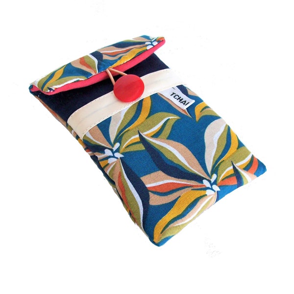 pochette téléphone bleu marine fleurs exotiques, etui de portable  toile et tissu fleuri , housse iphone matelassée femme , etui a lunettes