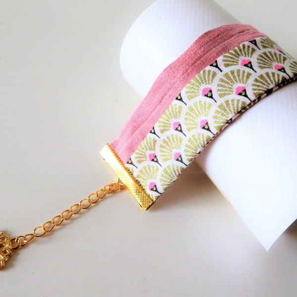bracelet manchette femme tissu art déco or et rose et soie , bijoux en textile multirang ,upcycling ,