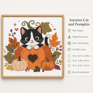 Può includere: Uno schema a punto croce intitolato Autumn Cat and Pumpkin che raffigura un gatto bianco e nero seduto all'interno di una grande zucca arancione con un intaglio a forma di cuore, circondato da foglie autunnali, zucche e bacche.