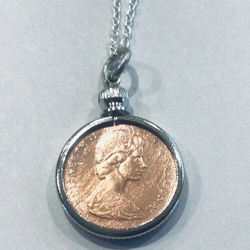 Queen Coin Necklace Vintage Coin Pendant Elizabeth II Etsy