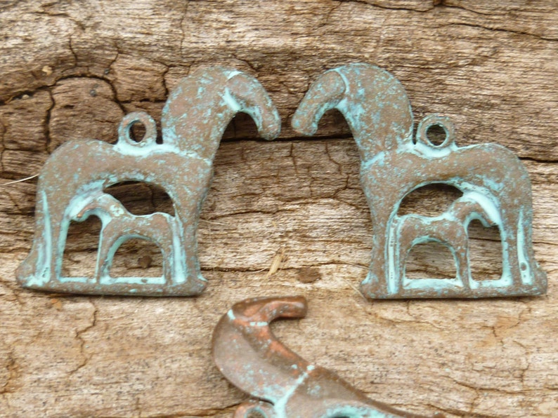 Patina Stilisierte Stute und Fohlen Griechische Kunst Charm Anhänger, Mykonos Gießperlen 2 M4 X1046 Bild 2