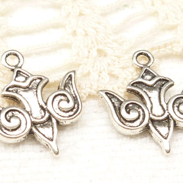 Antiqued Silver Flying Bird Charms - Art (6) - S113