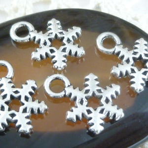 Small Snowflake Charms, Antiqued Silver Winter Charms (10)