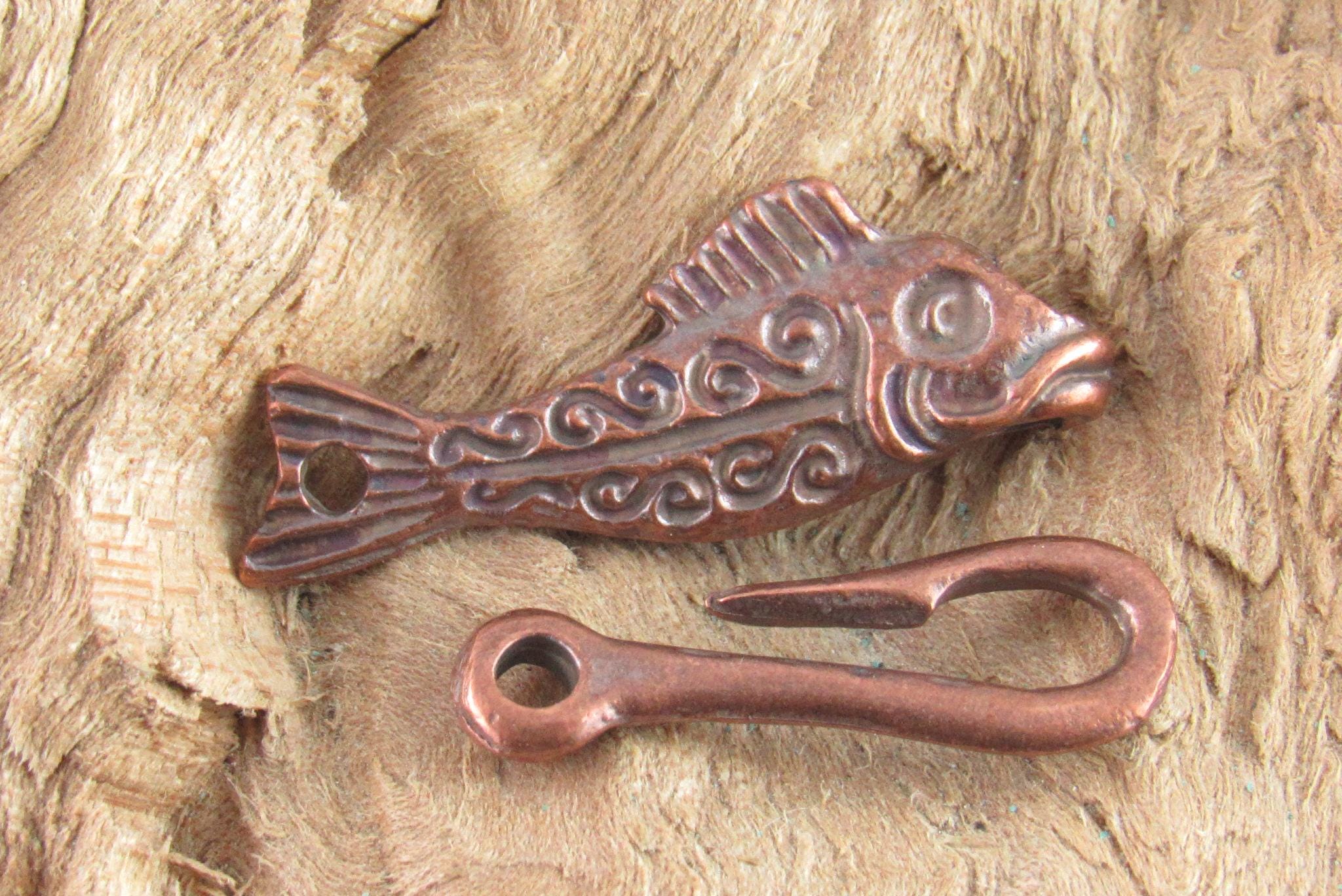 Große, rustikale, gealterte Kupfer Fisch-Haken-Verschluss, Mykonos Casting Beads (1) - M85 - X5668