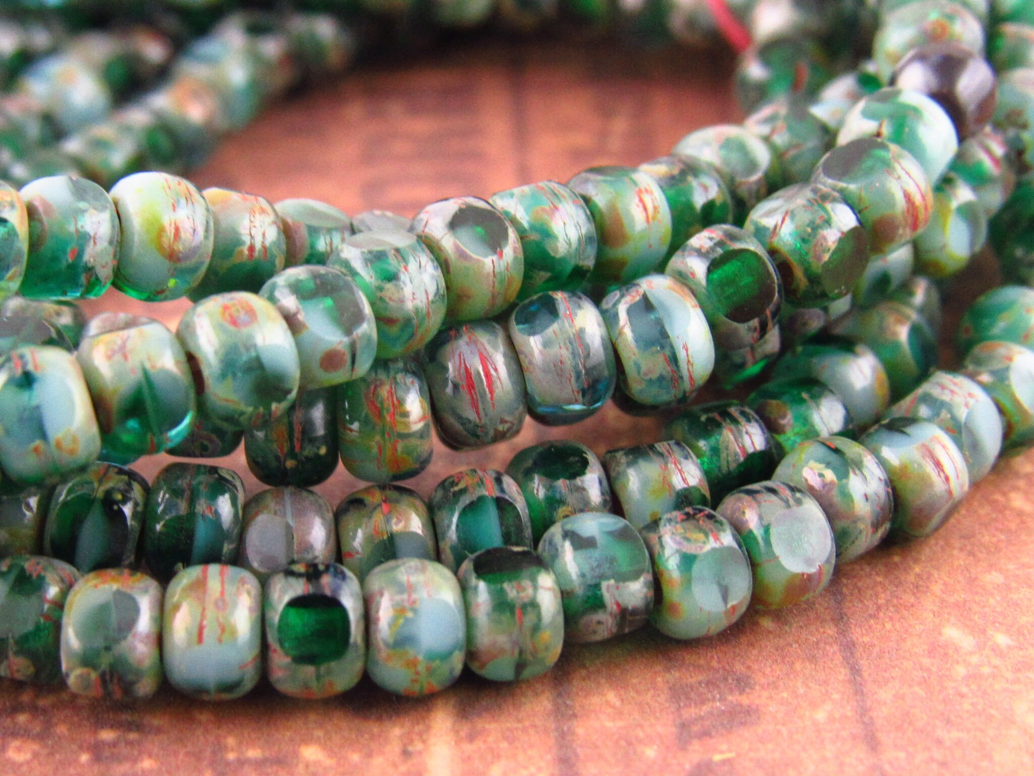 4x3 グリーン トリカビーズ、チェコガラスビーズ、シードビーズ