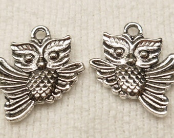 Two Sided Owl Charms, Baby Owl Charms,  Antique Silver (4) - S87