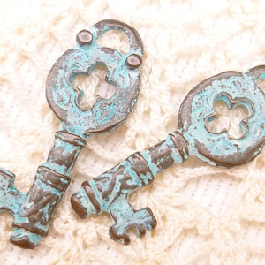 Rustic, Vintage Look, Patina Skeleton Key Charms, Pendants - Mykonos Casting (2) - M10 - X0170