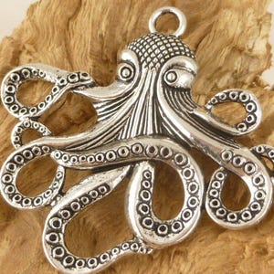 59mm Antiqued Silver Large Octopus Pendant (1)