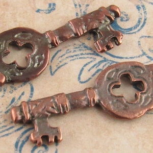 Dijes de cobre con forma de llave, estilo rústico, colgantes de cobre envejecido con aspecto vintage - Fundición Mykonos (2) - M10 - X0170