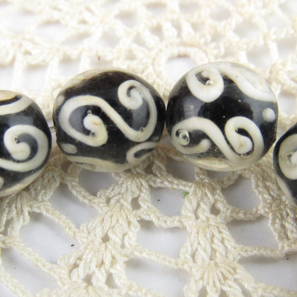 12mm Black Swirl Glass Lampwork Bead (2)