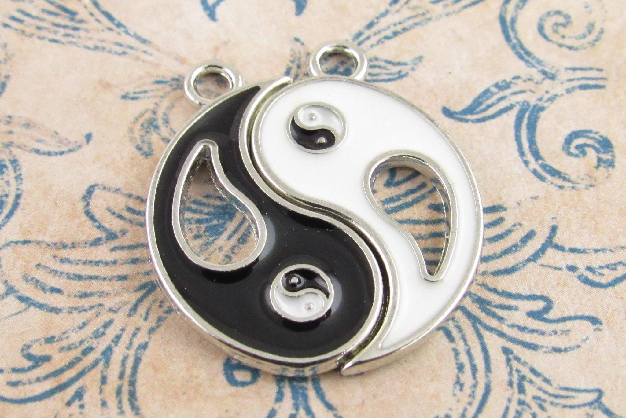MM: Small Silver Yin Yang Charm 万物流転の真理 matching-double-loop-yin-yang-