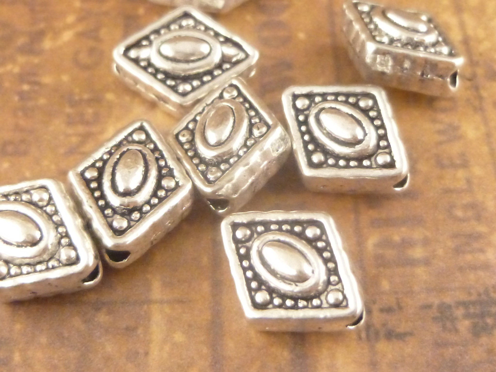 180pcs Silver Spacer Beads - 100g Tibetan Antique Silver Color Metal Beads Small Loose Spacer Beads with Radom Styles for Jewelry Making DIY Charm