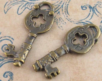 Bronze Tone Key Charms, Rustic, Vintage Look Antiqued Bronze Key Pendants - Mykonos Casting (2) - M18 - X0170