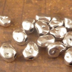 Perle d&#39;espacement en métal de style argent tibétain en forme de galet, perles d&#39;argent antique (10 ou 20) - SF111
