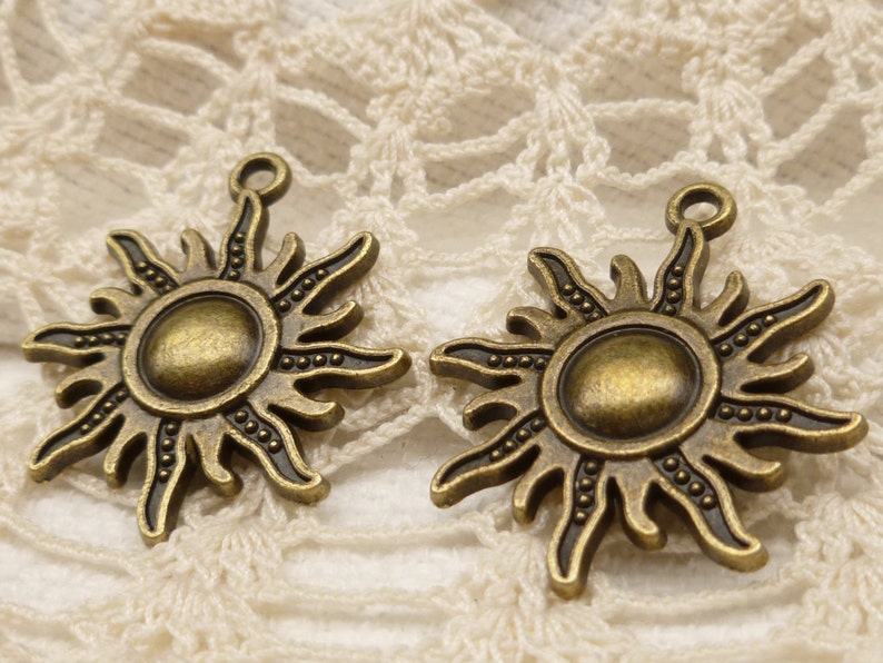 Radiating Sun Charms, Antique Bronze 6 A39 image 3