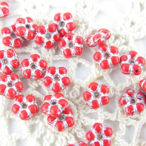 5mm Scarlet Red Daisy Spacer Glass Beads, Silver Picasso Flower Bead (50)