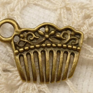 Vintage Style Filigree Hair Clip Comb Charms (6) - A108