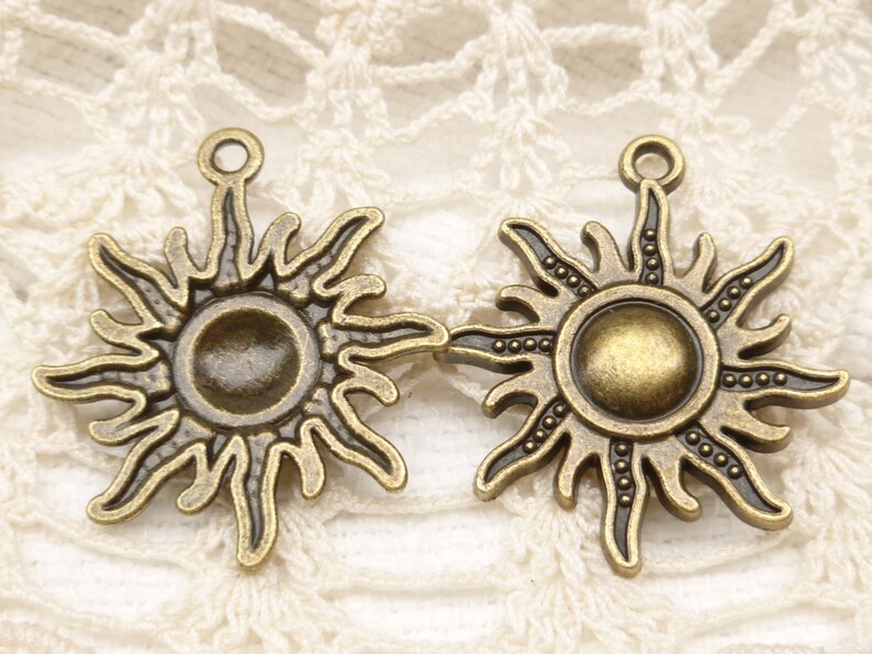 Radiating Sun Charms, Antique Bronze 6 A39 image 4