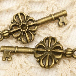 Victorian Look Skeleton Key Charms, Antique Bronze (4)   - A71