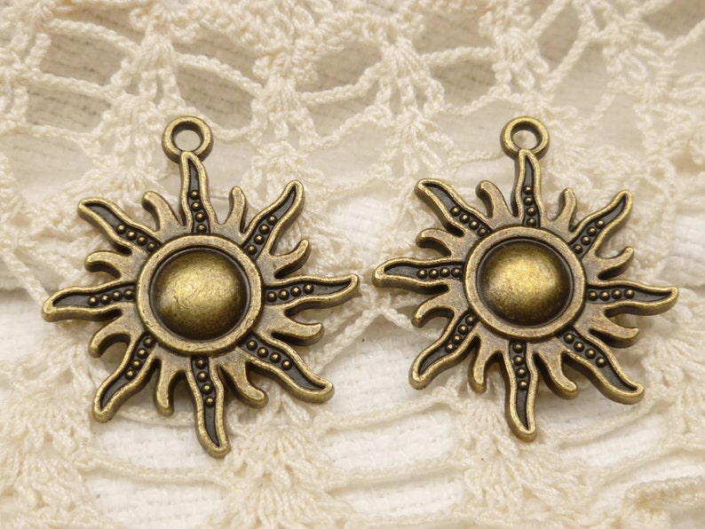 Radiating Sun Charms, Antique Bronze 6 A39 image 2