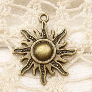 Radiating Sun Charms, Antique Bronze (6) - A39