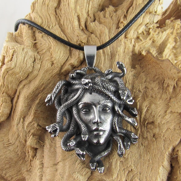 'Medusa' necklace Jewelry main image 1
