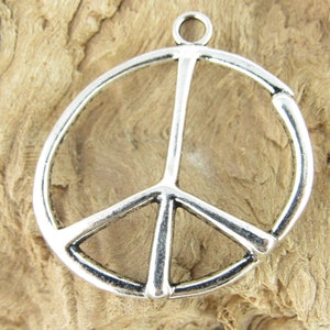Colgantes grandes con símbolo de paz, signo de paz rústico en tono plateado antiguo (2)