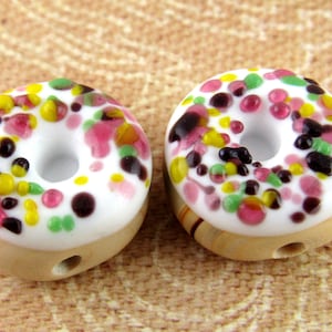 Perline di vetro a ciambella, perline di vetro a forma di ciambella con granelli arcobaleno in miniatura (2)