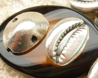 Cauris 3D étain Shell Casting pendentif breloque argenté, Mykonos coulée de perles (2) - M22 - X1510