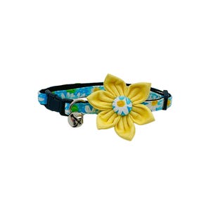 Floral Teal Daisy Cat Collar With Optional Yellow Flower, Breakaway Pet Collar, Adjustable Sizes S Kitten, Medium Cat, Large Cat