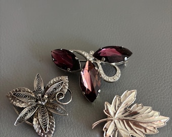 Set of 3 brooches