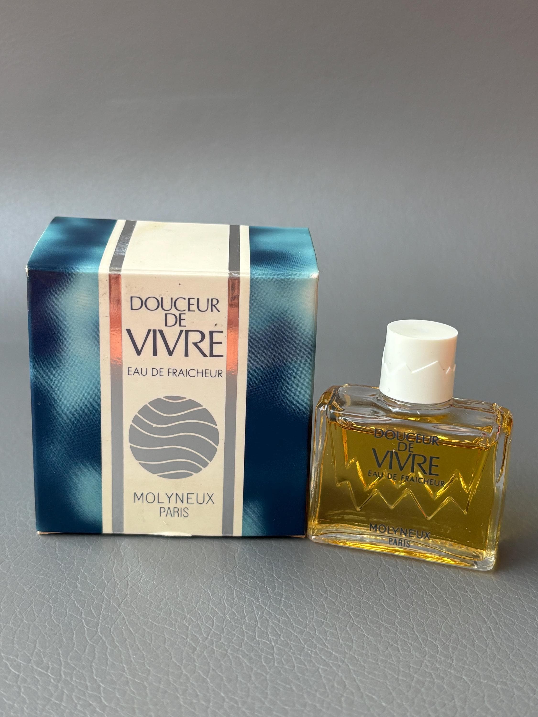Vivre Molyneux - Etsy