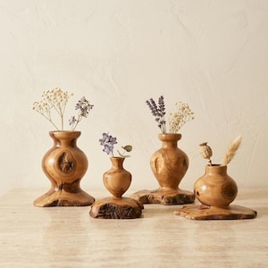 Vaso de madeira de oliveira torneado à mão | Base de casca com borda natural, decoração rústica para casa