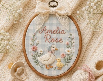 Personlig broderiring för anka, broderi med namn på bebisar, dekoration för barnrum med anka, babyshowerpresent, väggkonst för bondgårdsdjur