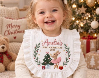 Personlig haklapp till första julen 2026, broderad kaninhaklapp med eget namn, julklapp till babyflicka, haklapp med volang