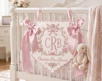 Personlig spjälsängsbanderoll, anpassad broderad babynamnsbanderoll, blommig monogram spjälsängdekor, babyrumsminnesgåva