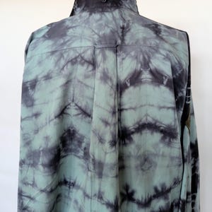 Men&#39;s XL Casual tie-dyed black blue woven Faconnable tailored shirt with sewn-on camo fabric pockets &  patch OneUP recycled enhanced style!