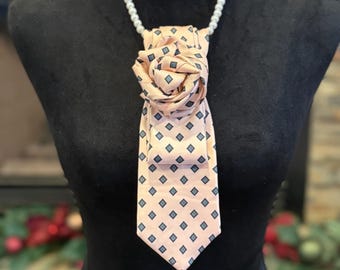 Upcycled Krawatte Halskette | Fräulein Rose