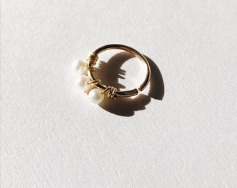 Single White Freshwater Pearl cartilage hoop earring - tiny 3mm pearls, tragus, helix, earlobe, small gold hoop, pearl hoop, June Birthstone