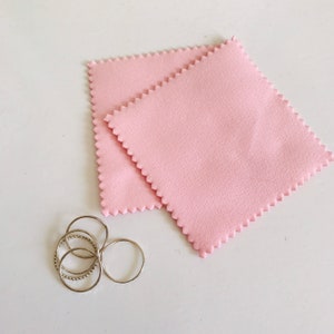 小さなピンクのシルバージュエリークリーニングクロス、磨き布