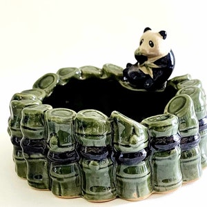 Maceta de cerámica de bambú con diseño de oso panda de la suerte, estilo vintage de mediados de siglo (MCM).