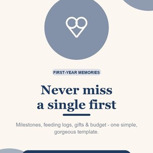 以下が含まれることがあります： 青いハートのアイコン、FIRST-YEAR MEMORIES、Never miss a single first、Milestones, feeding logs, gifts & budgetというテキスト、およびGet Instant Accessボタンが配置された、1年目の思い出を記録するためのデジタルテンプレート。