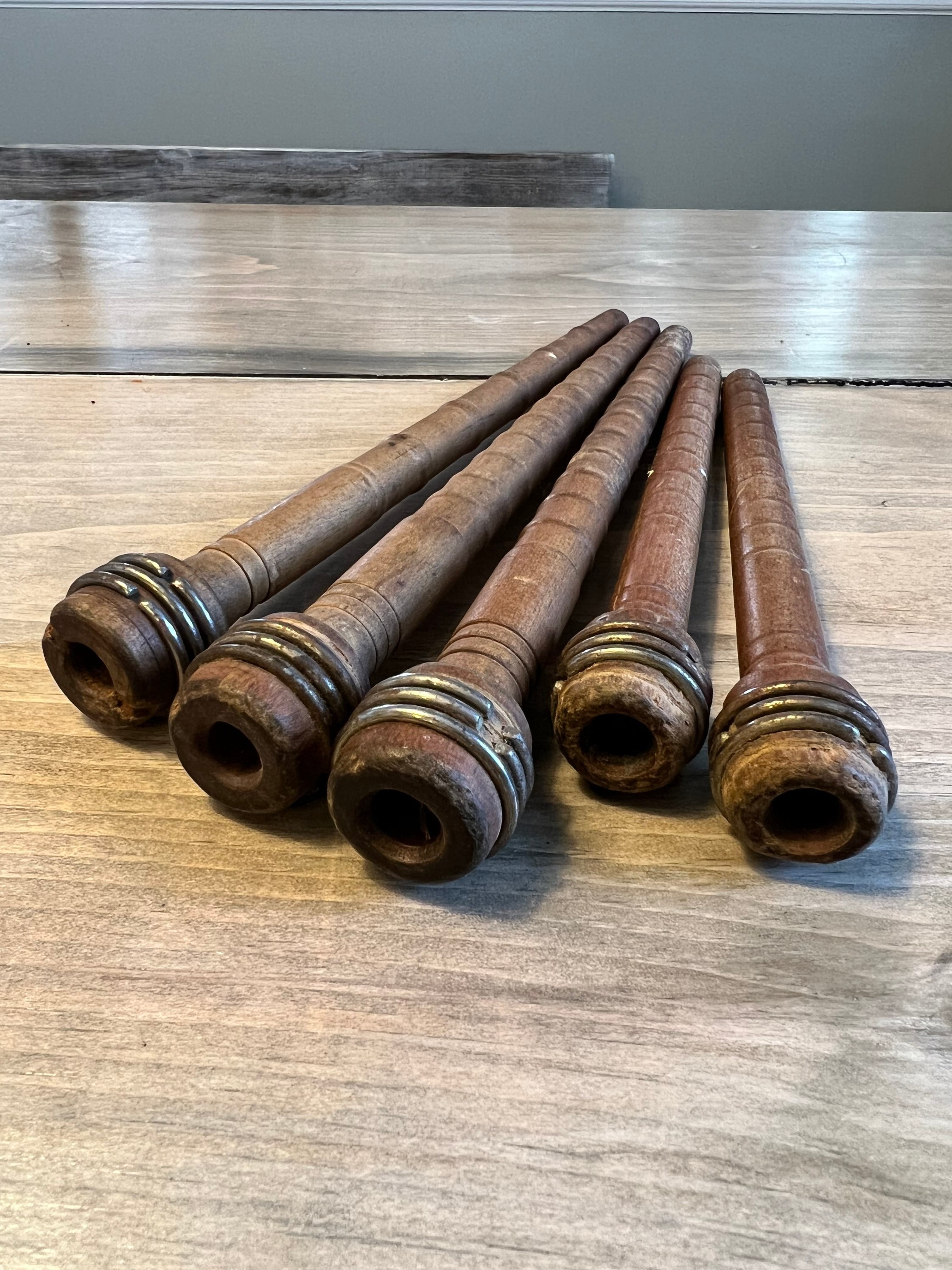 古い木製の糸巻き5個セット 工業用サイズの木製糸巻き 5 個セット、工業用木製ミル糸巻き